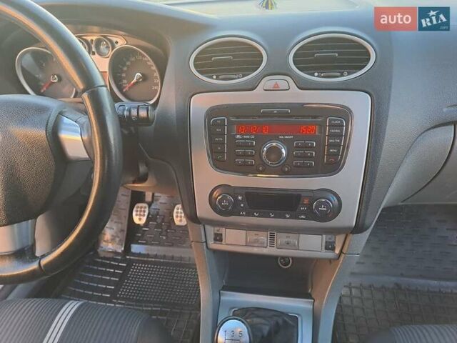 Серый Форд Фокус, объемом двигателя 1.6 л и пробегом 200 тыс. км за 6400 $, фото 18 на Automoto.ua