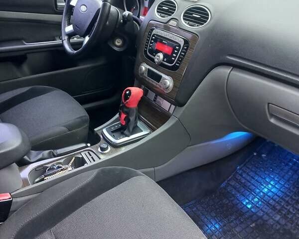 Сірий Форд Фокус, об'ємом двигуна 1.6 л та пробігом 272 тис. км за 5100 $, фото 7 на Automoto.ua