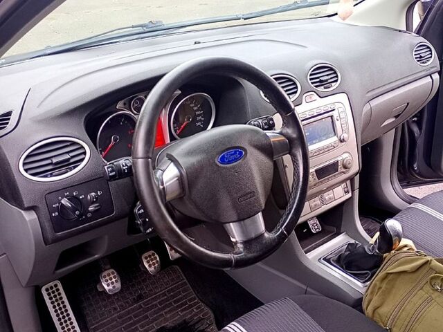 Серый Форд Фокус, объемом двигателя 1.6 л и пробегом 310 тыс. км за 6500 $, фото 4 на Automoto.ua