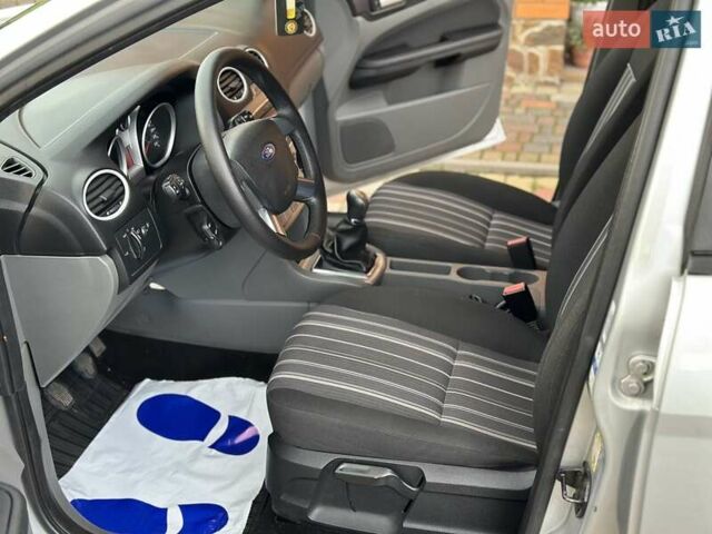 Серый Форд Фокус, объемом двигателя 1.6 л и пробегом 232 тыс. км за 6300 $, фото 18 на Automoto.ua