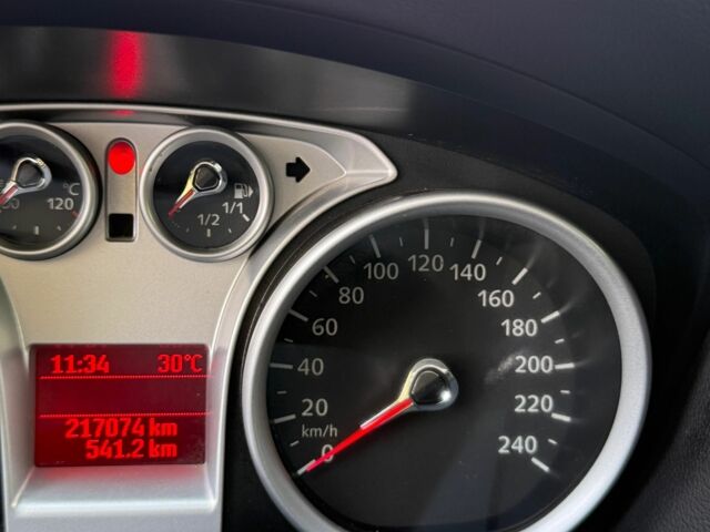 Серый Форд Фокус, объемом двигателя 1.6 л и пробегом 217 тыс. км за 6000 $, фото 11 на Automoto.ua