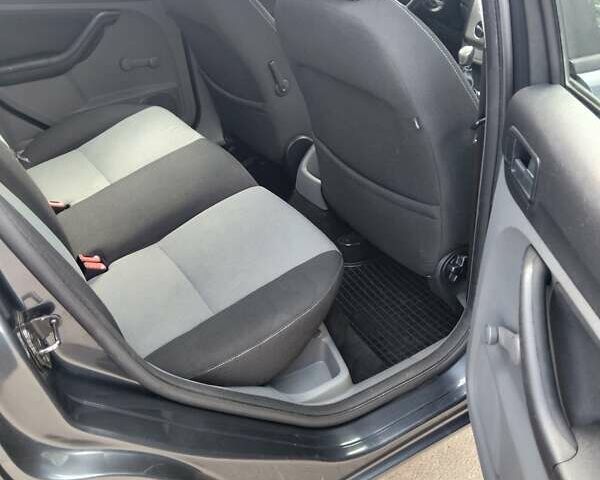 Сірий Форд Фокус, об'ємом двигуна 1.6 л та пробігом 239 тис. км за 6600 $, фото 10 на Automoto.ua