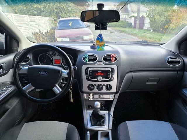 Серый Форд Фокус, объемом двигателя 1.6 л и пробегом 277 тыс. км за 6200 $, фото 5 на Automoto.ua