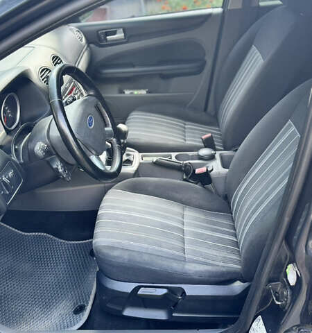 Сірий Форд Фокус, об'ємом двигуна 1.6 л та пробігом 246 тис. км за 5499 $, фото 5 на Automoto.ua