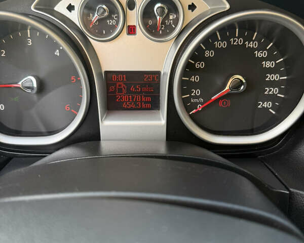 Серый Форд Фокус, объемом двигателя 1.6 л и пробегом 230 тыс. км за 4950 $, фото 15 на Automoto.ua