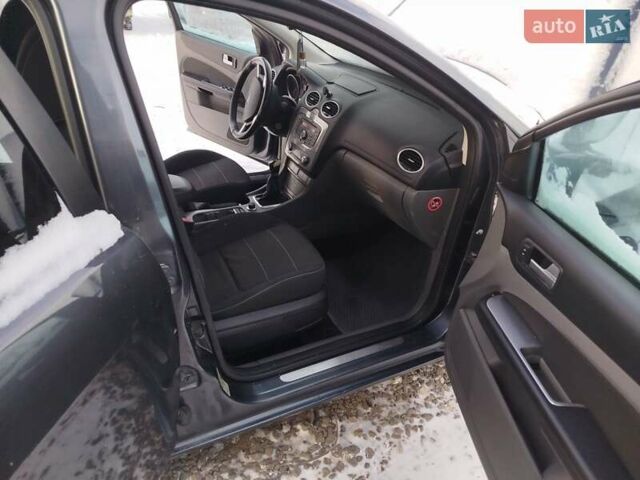 Сірий Форд Фокус, об'ємом двигуна 1.8 л та пробігом 250 тис. км за 4900 $, фото 3 на Automoto.ua