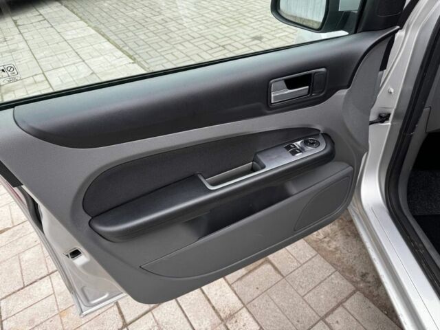 Серый Форд Фокус, объемом двигателя 1.6 л и пробегом 188 тыс. км за 5700 $, фото 7 на Automoto.ua