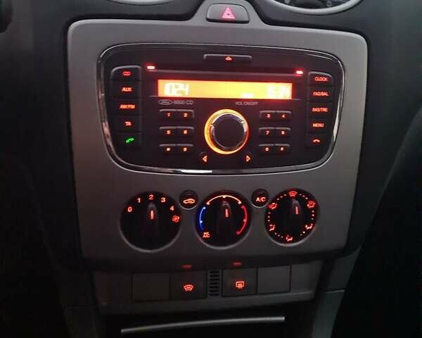 Сірий Форд Фокус, об'ємом двигуна 1.6 л та пробігом 245 тис. км за 4999 $, фото 8 на Automoto.ua