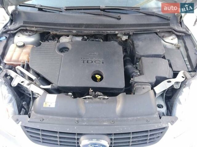 Серый Форд Фокус, объемом двигателя 1.8 л и пробегом 221 тыс. км за 5800 $, фото 7 на Automoto.ua