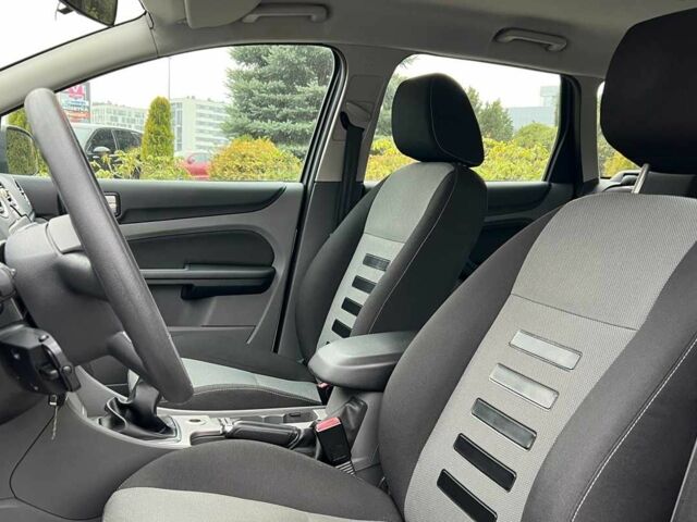 Серый Форд Фокус, объемом двигателя 1.5 л и пробегом 175 тыс. км за 5400 $, фото 8 на Automoto.ua