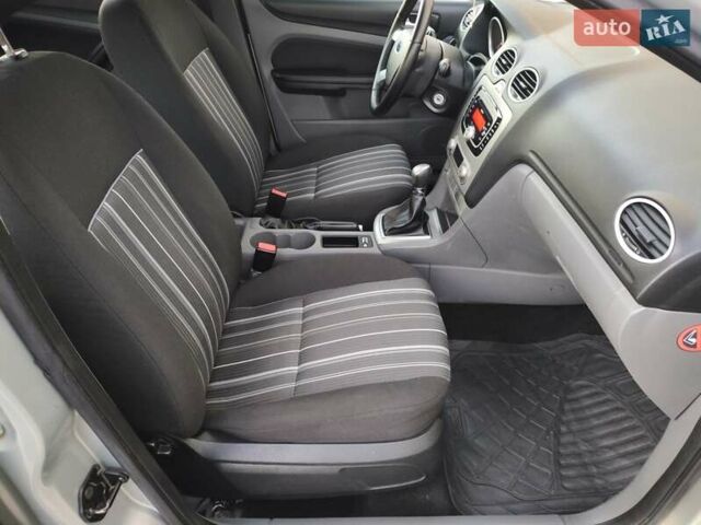 Серый Форд Фокус, объемом двигателя 1.6 л и пробегом 220 тыс. км за 5699 $, фото 20 на Automoto.ua