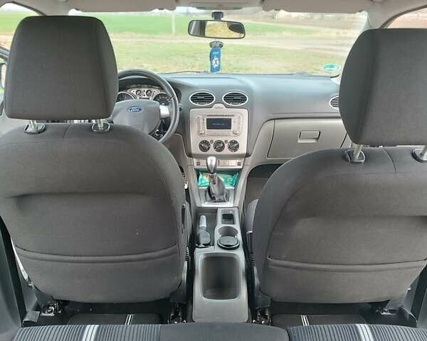 Серый Форд Фокус, объемом двигателя 1.6 л и пробегом 276 тыс. км за 6250 $, фото 5 на Automoto.ua