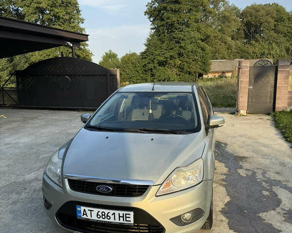 Серый Форд Фокус, объемом двигателя 1.6 л и пробегом 230 тыс. км за 4650 $, фото 1 на Automoto.ua