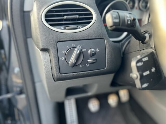 Серый Форд Фокус, объемом двигателя 1.6 л и пробегом 269 тыс. км за 4900 $, фото 21 на Automoto.ua