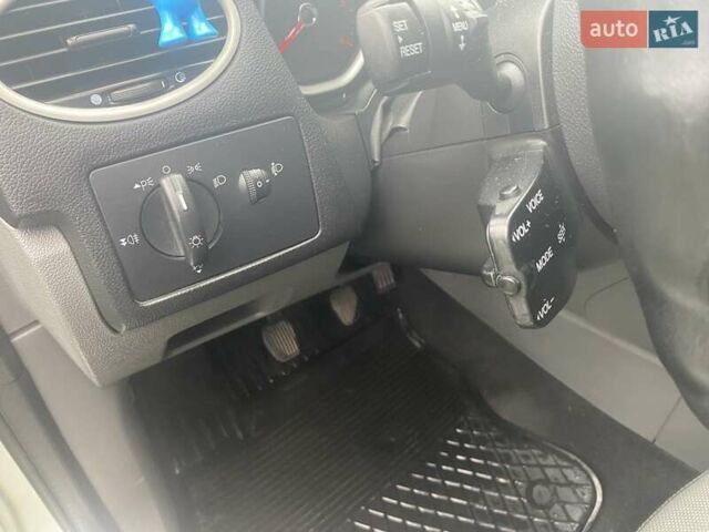 Серый Форд Фокус, объемом двигателя 1.8 л и пробегом 299 тыс. км за 6900 $, фото 15 на Automoto.ua