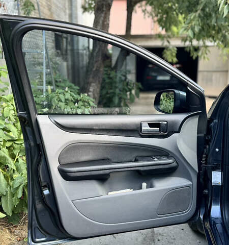 Сірий Форд Фокус, об'ємом двигуна 1.6 л та пробігом 246 тис. км за 5499 $, фото 6 на Automoto.ua