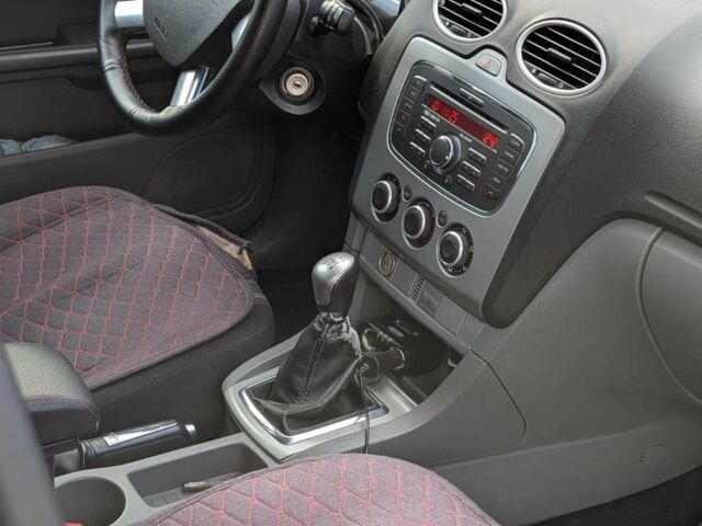 Серый Форд Фокус, объемом двигателя 1.6 л и пробегом 233 тыс. км за 5100 $, фото 12 на Automoto.ua