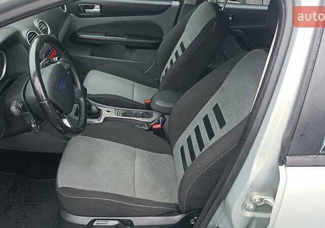 Серый Форд Фокус, объемом двигателя 1.6 л и пробегом 203 тыс. км за 5800 $, фото 12 на Automoto.ua