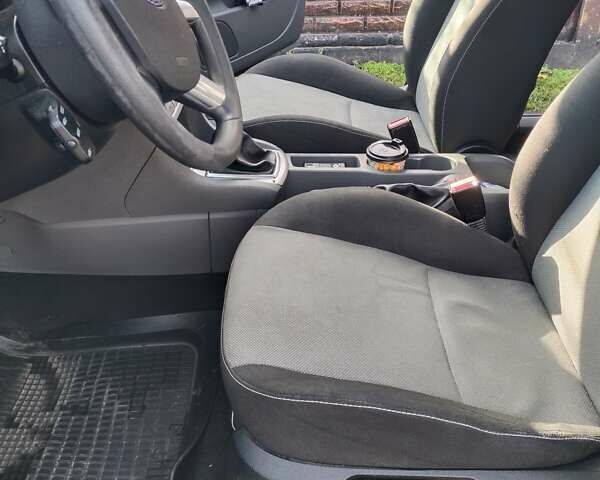 Серый Форд Фокус, объемом двигателя 1.6 л и пробегом 261 тыс. км за 5500 $, фото 6 на Automoto.ua