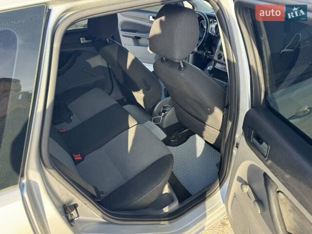 Сірий Форд Фокус, об'ємом двигуна 1.6 л та пробігом 324 тис. км за 5500 $, фото 10 на Automoto.ua