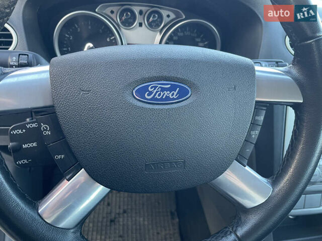 Сірий Форд Фокус, об'ємом двигуна 1.6 л та пробігом 236 тис. км за 5600 $, фото 12 на Automoto.ua