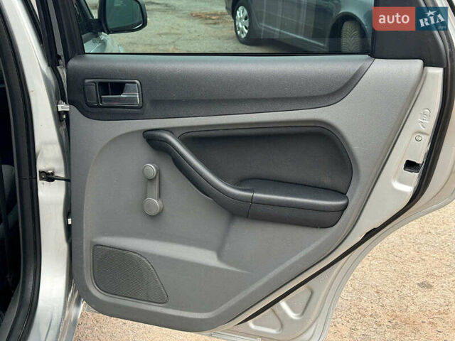Сірий Форд Фокус, об'ємом двигуна 1.6 л та пробігом 300 тис. км за 5440 $, фото 19 на Automoto.ua