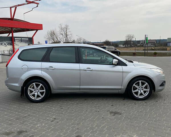 Серый Форд Фокус, объемом двигателя 1.6 л и пробегом 272 тыс. км за 6300 $, фото 1 на Automoto.ua