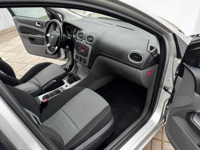 Серый Форд Фокус, объемом двигателя 1.6 л и пробегом 188 тыс. км за 5700 $, фото 9 на Automoto.ua