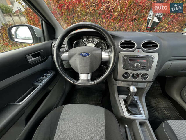 Сірий Форд Фокус, об'ємом двигуна 1.6 л та пробігом 207 тис. км за 6150 $, фото 18 на Automoto.ua