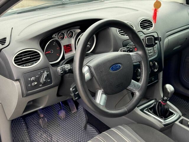 Сірий Форд Фокус, об'ємом двигуна 1.6 л та пробігом 300 тис. км за 5440 $, фото 14 на Automoto.ua