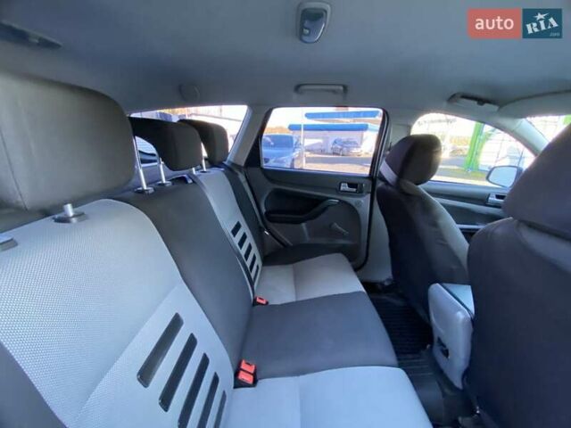 Сірий Форд Фокус, об'ємом двигуна 1.6 л та пробігом 290 тис. км за 5800 $, фото 11 на Automoto.ua