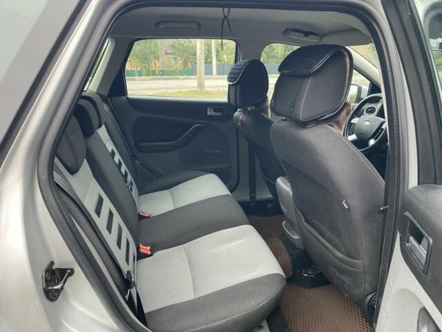 Серый Форд Фокус, объемом двигателя 1.6 л и пробегом 302 тыс. км за 5999 $, фото 17 на Automoto.ua