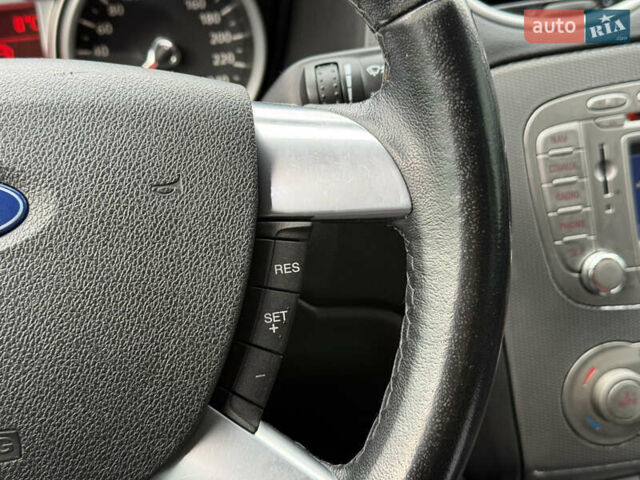 Сірий Форд Фокус, об'ємом двигуна 1.6 л та пробігом 251 тис. км за 6600 $, фото 52 на Automoto.ua