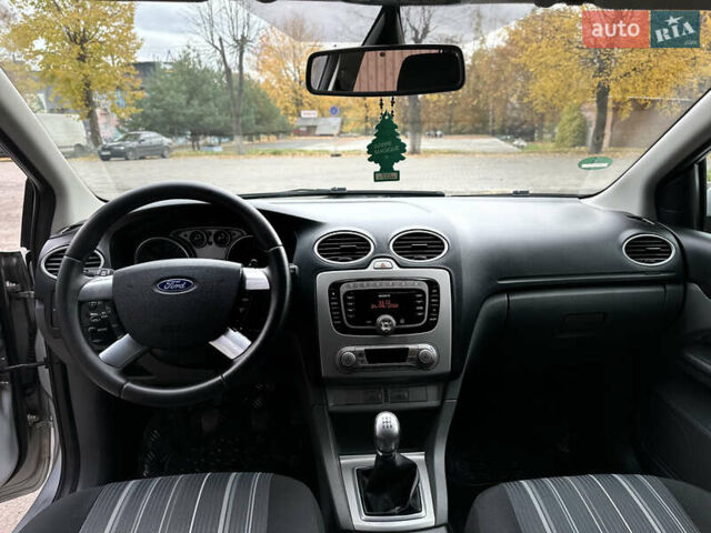 Сірий Форд Фокус, об'ємом двигуна 1.6 л та пробігом 240 тис. км за 5300 $, фото 16 на Automoto.ua