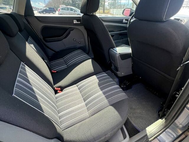 Сірий Форд Фокус, об'ємом двигуна 1.6 л та пробігом 292 тис. км за 6000 $, фото 11 на Automoto.ua