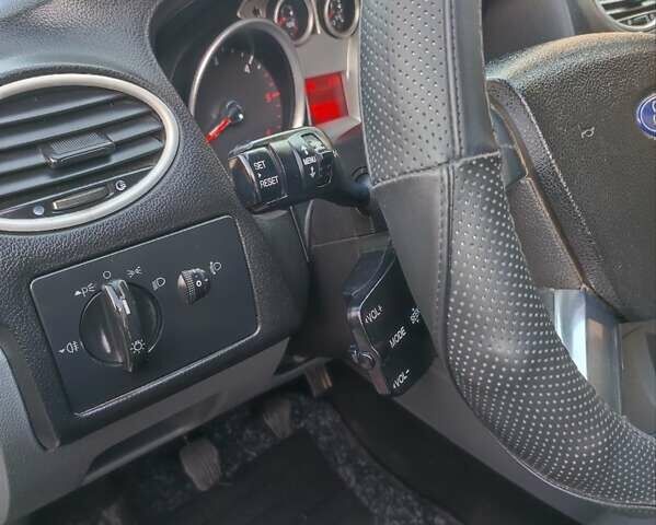 Сірий Форд Фокус, об'ємом двигуна 1.6 л та пробігом 339 тис. км за 4500 $, фото 12 на Automoto.ua