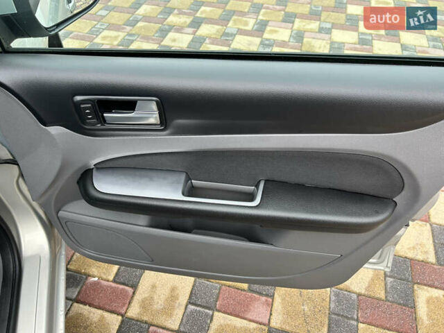 Сірий Форд Фокус, об'ємом двигуна 1.6 л та пробігом 200 тис. км за 5990 $, фото 32 на Automoto.ua