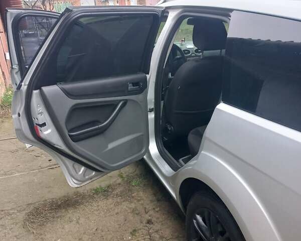 Сірий Форд Фокус, об'ємом двигуна 1.6 л та пробігом 272 тис. км за 5100 $, фото 6 на Automoto.ua