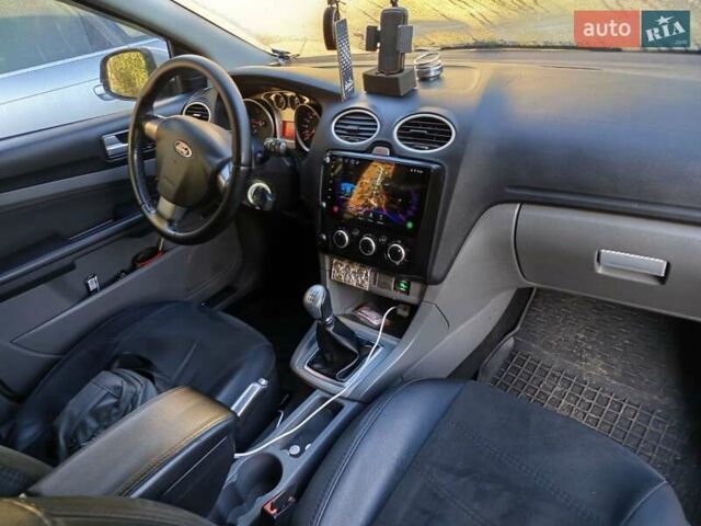 Серый Форд Фокус, объемом двигателя 1.56 л и пробегом 393 тыс. км за 5500 $, фото 7 на Automoto.ua