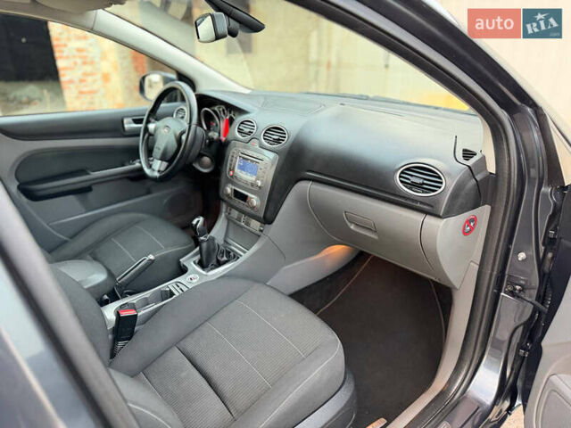 Серый Форд Фокус, объемом двигателя 1.6 л и пробегом 282 тыс. км за 5500 $, фото 43 на Automoto.ua