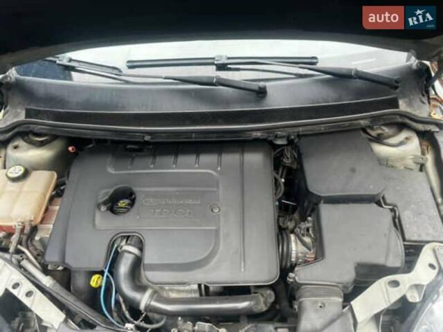 Серый Форд Фокус, объемом двигателя 1.6 л и пробегом 328 тыс. км за 5500 $, фото 11 на Automoto.ua