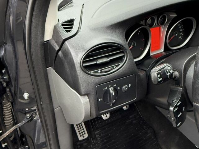 Сірий Форд Фокус, об'ємом двигуна 1.6 л та пробігом 280 тис. км за 5300 $, фото 14 на Automoto.ua