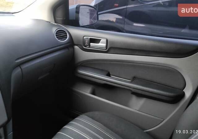 Сірий Форд Фокус, об'ємом двигуна 1.56 л та пробігом 322 тис. км за 5000 $, фото 10 на Automoto.ua