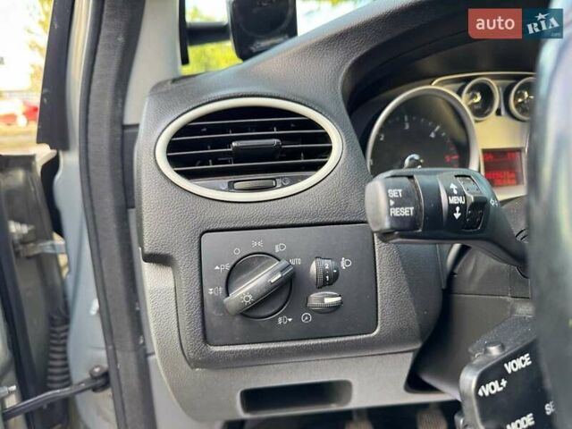 Сірий Форд Фокус, об'ємом двигуна 1.6 л та пробігом 300 тис. км за 5990 $, фото 21 на Automoto.ua