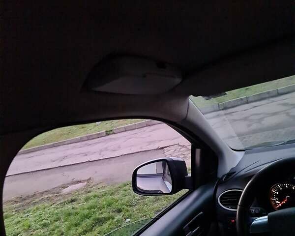 Сірий Форд Фокус, об'ємом двигуна 1.6 л та пробігом 245 тис. км за 4999 $, фото 12 на Automoto.ua