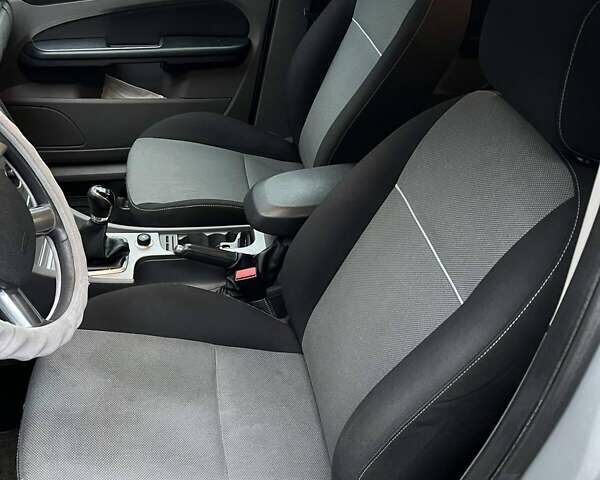 Серый Форд Фокус, объемом двигателя 1.56 л и пробегом 242 тыс. км за 5700 $, фото 10 на Automoto.ua