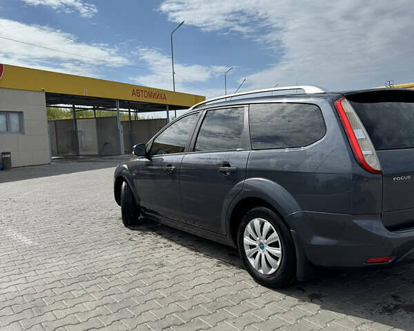 Серый Форд Фокус, объемом двигателя 1.6 л и пробегом 249 тыс. км за 5600 $, фото 1 на Automoto.ua