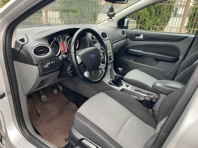 Серый Форд Фокус, объемом двигателя 1.6 л и пробегом 302 тыс. км за 5999 $, фото 19 на Automoto.ua