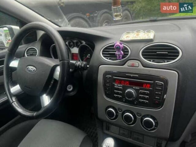 Серый Форд Фокус, объемом двигателя 1.6 л и пробегом 328 тыс. км за 5500 $, фото 9 на Automoto.ua