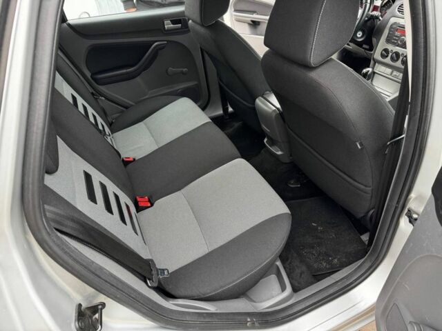 Серый Форд Фокус, объемом двигателя 1.6 л и пробегом 188 тыс. км за 5700 $, фото 13 на Automoto.ua